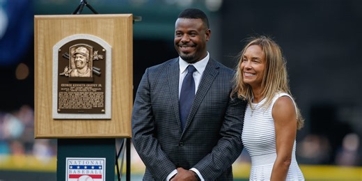 Ken Griffey Jr.’s Wife Once Asked Him to Hold Off Hitting His 500th Home Run