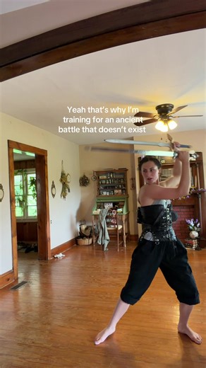 The bordeom gets my imagination going✨ #swordtraining #swordplay #femininerage #valkerie #fantasytok