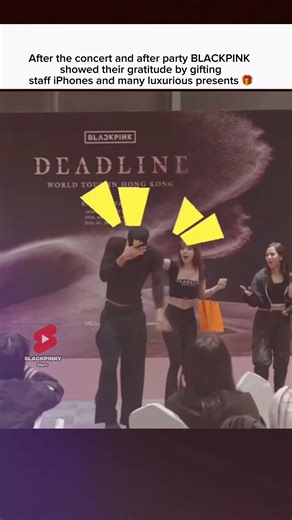 Blackpink member giving gifts to their staffs 🥰#blackpink