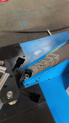 MYT TDF corner installation machine #TDfcorner #TDFcornerinstallation #hvac C