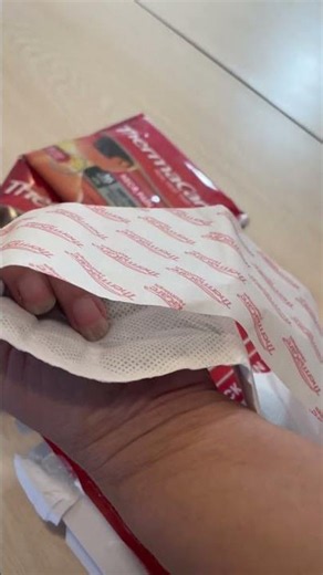 How to put on ThermaCare Heat Wraps for Neck, Shoulder