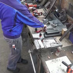 Step 7 to the new metal railing: Today, the task is to prepare the base plates for later assembly when they are fixed with dowels. To do this, the holes are marked and drilled with the FEIN ASCM18 QM metal drill-driver. Then the base plates are welded to the railing and the weld seam is finished with the FEIN KS 10-38E Fillet Weld Grinder – depending on the polishing accessories, this succeeds all the way to a mirror finish. Tip from FEIN application specialist, Kay: to enable you to switch quic