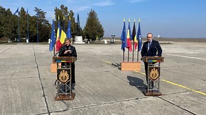 La ministre de la Défense auprès des militaires belges déployés en Roumanie dans le cadre de l’OTAN - RTBF Actus