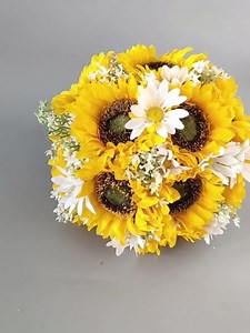 Artificial Sunflower Bouquet for Wedding Bridal Holding Flowers Fake Silk Sunflower with White Small Daisy Flower for Bride Bridesmaid Wedding Party Ceremony Table Centerpieces Decorations Yellow