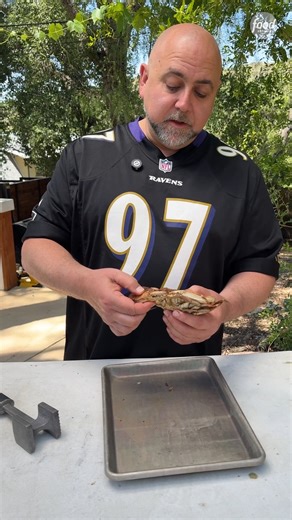 611K views · 7K reactions | How to eat crabs like a PRO  Thanks for these tips, Duff Goldman! Duff and his team make a cake inspired by an epic Baltimore crab feast TONIGHT at 9|8c on #SuperMegaCakes‼️ | Food Network | Facebook