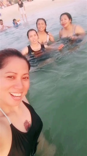 Fun Swimming Sessions with Friends: Memorable Aquatic Adventures
