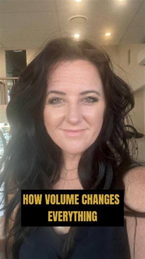 Without a topper, certain features stand out more, but with the right volume, your eyes are drawn to the areas you want, giving a naturally flattering effect 💕 No more endless backcombing, sprinkling fibers, or multiple washes. Just flip your topper on and enjoy effortless, beautiful hair every day! . . . #GoldHairCollection #HairToppers #HairVolume #FlatteringHair #HairConfidence #ThinningHairSolutions #TopperTransformation #NaturalLook #HairEmpowerment #EffortlessHair #HairLossSupport #Beauti