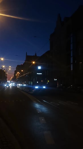zmodernizowana beta odjeżdża z Rynku Jeżyckiego pozdrooo dla motorniczego #mpk #poznań #viral #dc #modertranspoznań @_lyzew @🚊Komunikacyjny Miłek🚍 @⛄️🚍Kotek🚊❄️ @𝕱𝖎𝖓𝖓𝖚𝖘 @Zimowy._.KrólSzos3050 @🚍Mario_ZDiTM_2301🚊 @Bydgoski_Mkm @mkm szczecin @🚌ℤ𝕚𝕞𝕠𝕨𝕪_𝕂𝕠𝕥𝕖𝕝𝕖k☃️ @🚍Krakowska Komunikacja🚍