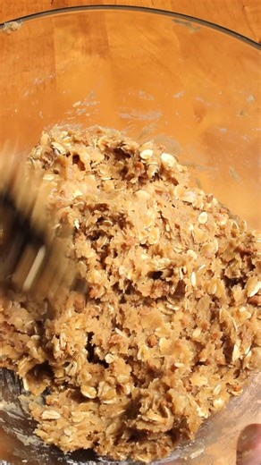 ⬇️ Recipe below! 🤩 Brown Butter Toffee Oatmeal Cookie Cups are so delicious! They are perfectly chewy, packed with rich, nutty brown butter, and full of sweet toffee 😍 Recipe here - https://taffeybakery.com/brown-butter-toffee-oatmeal-cookie-cups/ or comment RECIPE to get it sent directly to your inbox! | Taffey Bakery