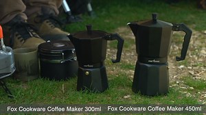 ***CAFETIÈRE ITALIENNE FOX*** On est samedi matin, et c'est l'heure d'un bon café au bord de l'eau! Pour les amateurs de vrai café à l'italienne, FOX propose désormais une cafetière italienne dans sa gamme Cook Ware! Dispo en deux tailles et avec sa boite à café fraicheur ! | Fox International