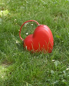 Explore new bags from “Collezione 0”, including the Love Me bag, molded from soft leather into a heart silhouette. www.moschino.com #MoschinoFW24 #Collezione0 #MoschinoAccessories | Moschino