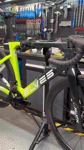Bike of the Day – Falath Evo 🚴✨ For riders who want a custom color to bring their dream bike to life, make it a reality with us. Contact us today! #elvesbikemalaysia #falathevo #dreambike #aerobike #cyclingmalaysia