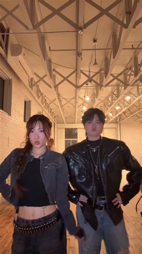 chris(tina) - (she/her/elle) on Instagram: "I spot with my little eyes @u1412_ #gameboy #katseye 👾"