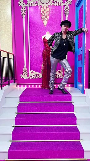 🎶Nicky, Nicky, NickyNickyNicky 🎶 Juste pour le plaisir, on se refait les entrées iconiques de @Thenickydoll dans l’atelier ! 😍 Quel était votre look préféré ? Retrouvez un nouvel épisode de #DragRaceFrance chaque jeudi à 20h sur la plateforme @France.tv puis le samedi minuit sur France 2