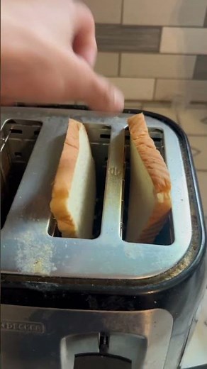 How to correctly use a toaster