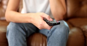 Télécommande en gros plan pour la : vidéo de stock (100 % libre de droit) 1096723625 | Shutterstock