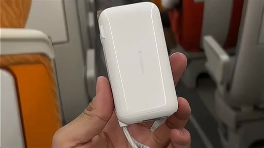 图拉斯充电宝 自带线快充 小巧便携 伸缩线超级好用