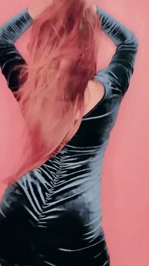 Hot Busty Babe Dancing & Showing Cleavage