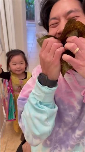 Toddler was shocked that her dad ate the seaweed without sharing