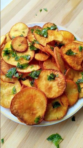 Crispy Cassava Chips Recipe 😍 | Easy Homemade Tapioca Chips Snack #FoodShorts