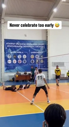 Caught them slipping 😂 (via @amikxr) #volleyball #fail #miss | volleyball