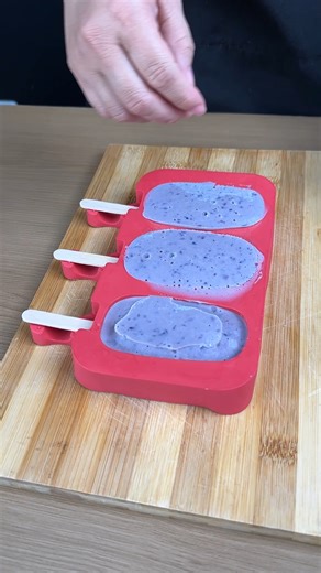 Incredible grape popsicles that are easy to make! | YumMakers