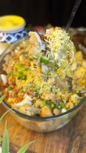 Super Crispy Chole Samosa Chaat Recipe 😍🔥 Street Style Chaat at Home #shorts #ytshorts