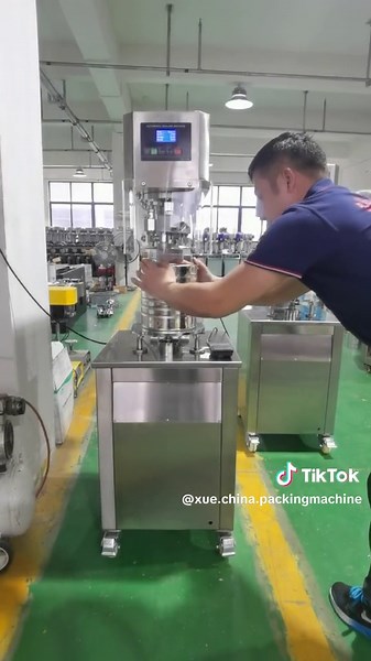 Plastic cans, tin can sealing machine