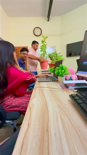 🌿😄 Jab ma’am greenery laa sakti hai… toh hum kyu nahi?