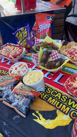 It's not just shopping, it's a whole food experience too! 🍓🌭 #SantaFeSpringsSwapMeet | Santa Fe Springs Swap Meet