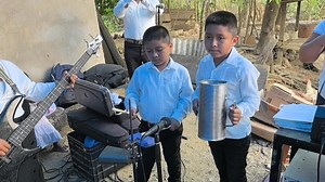 39K views · 1.2K reactions | MARIACHI LOS ENVIADOS DE CRISTO. TELÉFONO PARA INVITACIONES : 916 118 82 50. EJIDO EGIPTO. IGLESIA PRESBITERIANA "AGUA VIVA". Integrado por todos los miembros de la familia. Bendiciones. LA MEGA 100.3. | Timoteo Cruz Montejo | Facebook