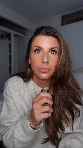 Dating only feels complicated when you’re choosing women who don’t value what you bring to the table. When you pick the right woman, everything gets easier — communication, effort, consistency, peace. Stop chasing chemistry. Start choosing compatibility. DM or comment “𝐇𝐕𝐏” for my free guide on attracting a high-value partner. #HighValueMen #DatingAdviceForMen #HealthyMasculinity #ModernDating #AttractHer #KnowYourWorth #MenDeserveLove | Chelsko