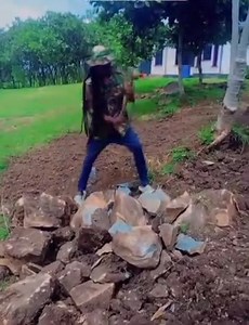 Atomy Sifa Igwe Superstar has answered Top influencer Ogina Kidi Kibudi ... Kaende kaende... #sanitize | Dave Owango