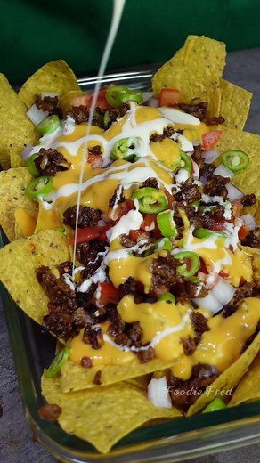 For sure nag-crave ka sa Cheesy Loaded Beef Nachos na walang meat bestfriend! 🤤 | Foodie Fred