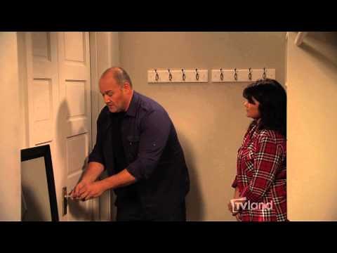 Hot in Cleveland Blooper: Will Sasso's Stuck in a Closet