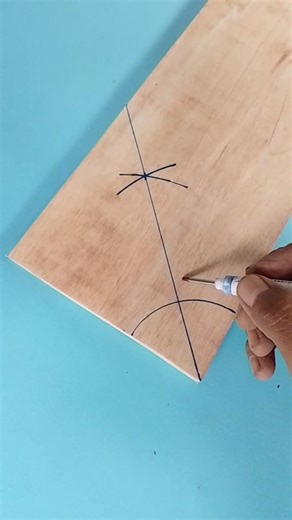 Brilliant idea to find a 45 degree angle with just a piece of string. #woodworking #ideas #diy