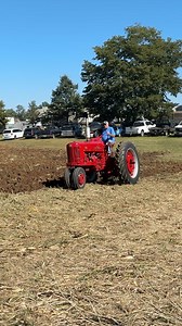 Farmall 300 plowing 👍 at Boonville Indiana tractor show #farming #farmlife #farmer #antique #tractorshow #tractor #tractors #tractorvideos | Someplace or Another