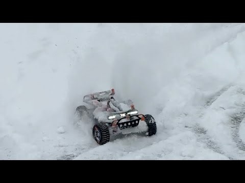 Traxxas slash 4x4 in the snow 