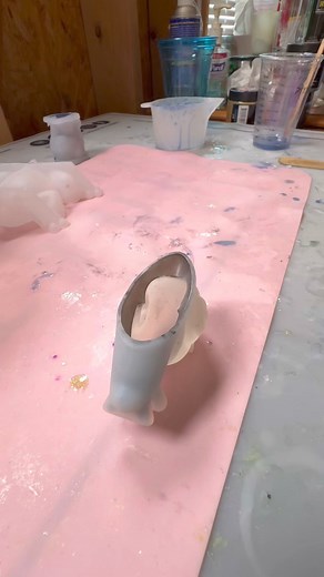 1.3M views · 6.2K reactions | #pour and #demold a beautiful #gold #snail with me! #resinart #resinartist #theresinhole #resin #resina #resine #epoxyresin #eyecandypigments #resinartwork #resincraft #epoxyresin #epoxyresinart #pouringresin #unmoldingresin #demoldingresin #reveal #1000hashtags | Down The Resin Hole | Facebook