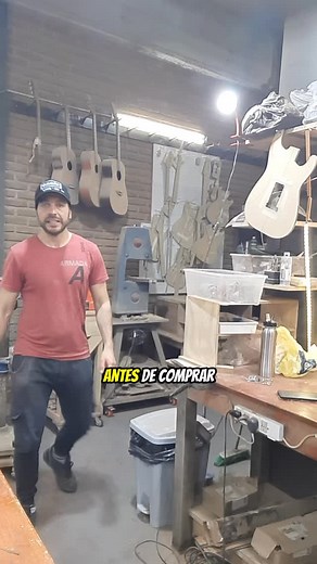 ¿Cuál es la diferencia entre un instrumento genérico y uno de Luthier? Acá te lo cuento 💪🏼 Si querés que tu viola o bajo destaque de verdad, escribime y lo hacemos realidad 🤘🏻🎸 #luthiermardelplata #lejadetaller #luthier #construccióndeinstrumentos #instrumentoslejade | Lejade Luthier - Leo Devinchente