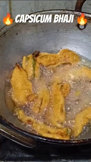 Crispy Capsicum Bajji 🌶️🔥 | Tasty Evening Snack #Shorts #food #foodshorts #youtubeshorts