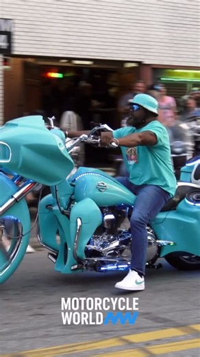 Motorcycle World | Helmet Matching Custom Bagger Motorcycle | Daytona Bike Week #bikeweekdaytona #daytonabikeweek #bikeweek #motorcyclephotography #bikerider | Instagram