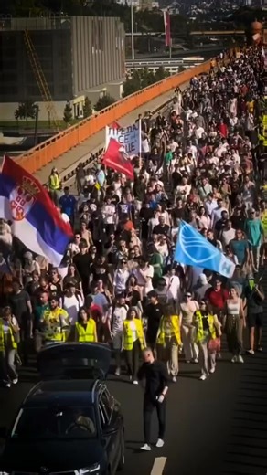 Plaky studenti cim vide broj okupljenih ljudi na protestima - lice razocarenja. #funny #blokaderi #studenti #viralpic #fyp