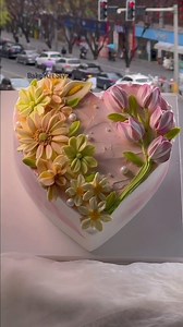 46K views · 561 reactions | Beautiful ❤️ shaped scraper flower cake tutorial #cake training #baking #CakeDecorating #cakedesign #bakeartstyle #cakesofinstagram #cakeoftheday #viralreelsfacebook #viralvideoシ | Bake Art Style | Facebook
