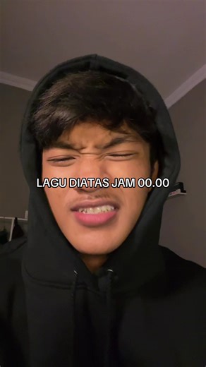 Lagu Terlucu: If You Could See Me Cry in My Room