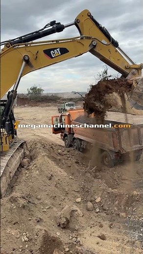 Amazing Excavators & Trucks In Action!
