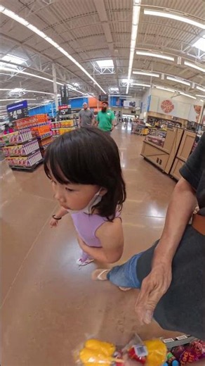 Before Buying the Raspberries, Dad Asked Chloe to Check.