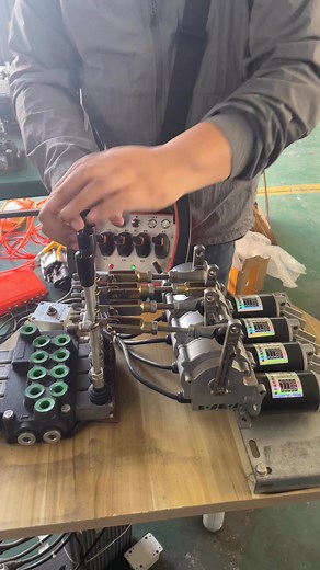 Crane wireless remote control, 4-channel wireless remote control, 12/24V wireless proportional remote control.#crane #cranetruck #cranes #craneoperator #cranelove #cranework #cranelife #cranesafety #craneindia #driver #reels #viralreels #tata #hitachi #ashokleyland #volvo #volvotrucks #icb #Fassi #Palfinger #HMF #Effer #PM #UNIC #transport #hydraulic #vinc #kren #remotecontrolcraneoperator | Crane remote control