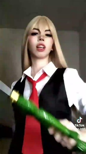 te queda bien el cosplay de meliodas me asusté casi cerca de los activos