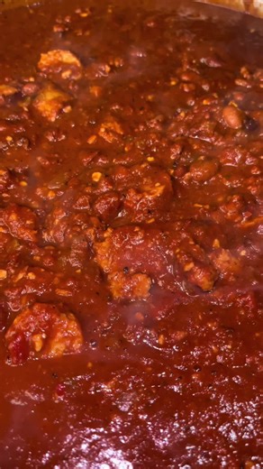 Cozy up with a bowl of warmth ! 🌶️✨ This Loaded vegan chili is the perfect answer to this cold winter packed with flavor, nutrition, and all the comfort 🏆🌱 #ikesveganbbq #veganchili #cincinnatiohio